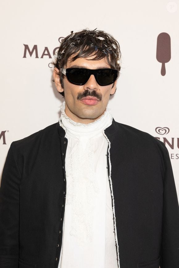 Cette année, Lucky Love était l'ambassadeur Magnum à Cannes.

Lucky Love au photocall de la Plage Magnum lors du 78eme Festival de Cannes, 16 mai 2025.

Photo : Jeremy Melloul / Bestimage