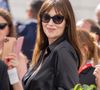 lls avaient officialisé leur relation en février 2023, après une rencontre au Festival Lumière de Lyon en octobre 2022.

Monica Bellucci et son compagnon Tim Burton lors du 55ème édition du Giffoni Film Festival, le 25 juillet 2025 @SGP / BESTIMAGE