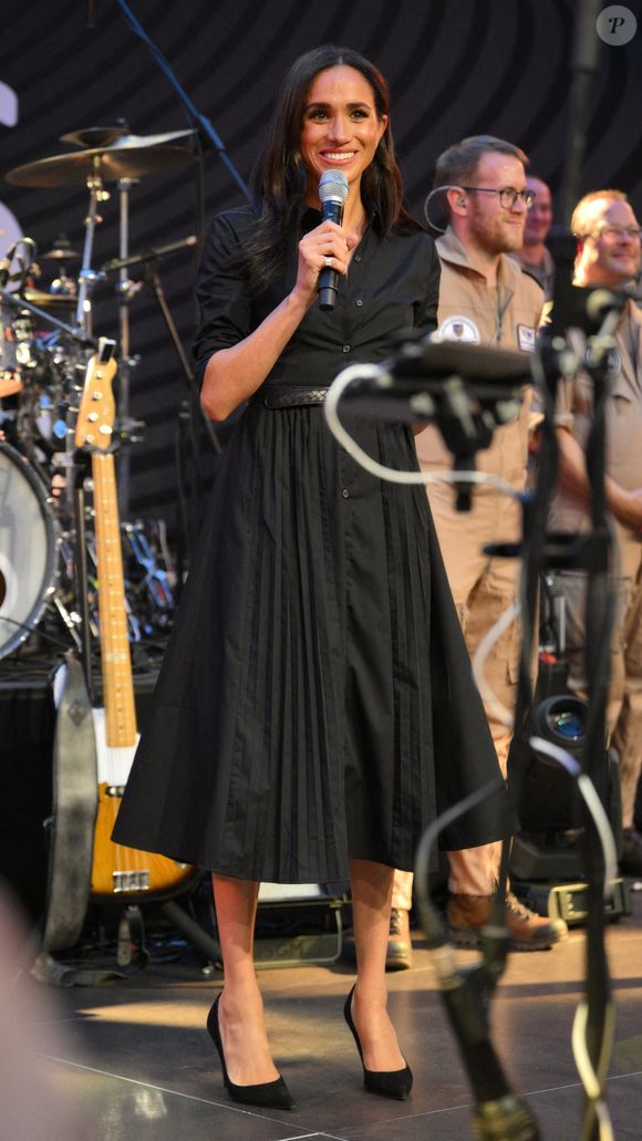 La duchesse de Sussex va-t-elle s'entretenir avec Stassi Schroeder pour clarifier la situation ?

La duchesse de Sussex, lors des Invictus Games à Düsseldorf, en Allemagne, le mardi 12 septembre 2023. © Bruce Adams/Daily Mail/PA Wire/ABACAPRESS.COM