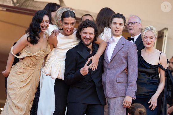 Noée Abita, Adèle Exarchopoulos, Vincent Lacoste, Paul Kircher, Nadia Tereszkiewicz - Montée des marches du film " La bataille de Gaulle : L'âge de fer " lors du 79ème Festival International du Film de Cannes, le 20 mai 2026. © Jacovides-Moreau / Bestimage