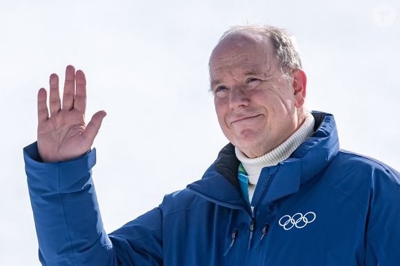 La famille a ainsi pu se prêter au jeu des photographes et a surtout assisté à la rencontre entre l’Italie et la Chine, l’Angleterre et le Canada, ainsi que la Suisse contre le Japon, lors du tournoi féminin de curling au Stadio Olimpico del Ghiaccio. 

Le Prince Albert II de Monaco lors de l'épreuve de descente masculine de ski alpin aux Jeux Olympiques d'hiver de Milano Cortina 2026 au Centre de ski Stelvio à Bormio, Italie, le 7 février 2026. Photo par Johann Groder/EXPA/Newspix/ABACAPRESS.COM