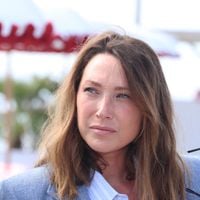 "Il y a un truc qui est un peu bizarre" : Laura Smet réagit au sujet de la santé de sa mère, Nathalie Baye