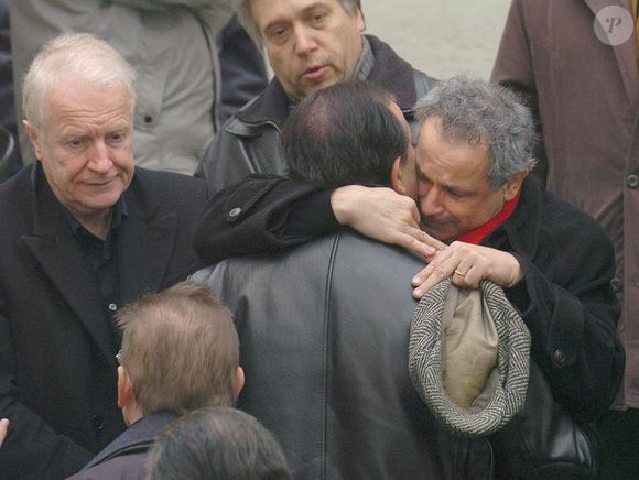 Les acteurs français André Dussollier, Roland Giraud et Francis Perrin quittent l'église St-Roch à Paris, France, le 3 février 2005, après une messe pour rendre un dernier hommage à l'acteur français Jacques Villeret décédé vendredi dernier. Photo par Bruno Klein/ABACA.