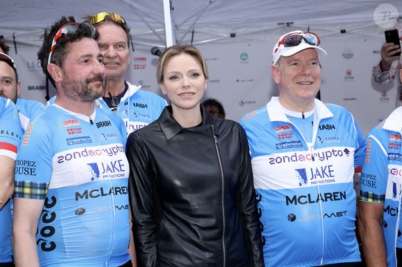 Une course caritative de Saint-Tropez à Monaco
La princesse Charlène de Monaco et le prince Albert II de Monaco - Le prince Albert II de Monaco participe à une randonnée à vélo de Saint-Tropez à la Principauté de Monaco en 4 heures et 15 minutes, au profit de la Fondation de la Princesse Charlène de Monaco le 27 avril 2025. © Claudia Albuquerque/Bestimage
