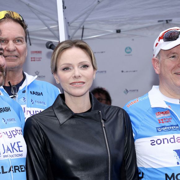 Une course caritative de Saint-Tropez à Monaco

La princesse Charlène de Monaco et le prince Albert II de Monaco - Le prince Albert II de Monaco participe à une randonnée à vélo de Saint-Tropez à la Principauté de Monaco en 4 heures et 15 minutes, au profit de la Fondation de la Princesse Charlène de Monaco le 27 avril 2025. © Claudia Albuquerque/Bestimage