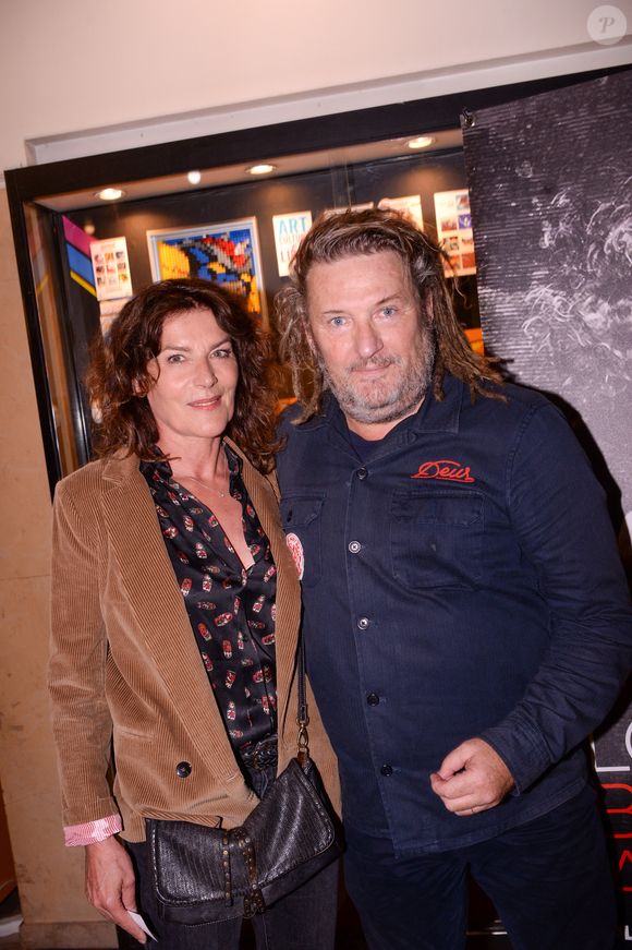 Sa femme a provoqué un déclic chez lui 
Exclusif - Olivier Delacroix et sa femme lors de la première du spectacle Lost in Buenos Aires à l'Européen à Paris le 28 juin 2021. © Rachid Bellak / Bestimage