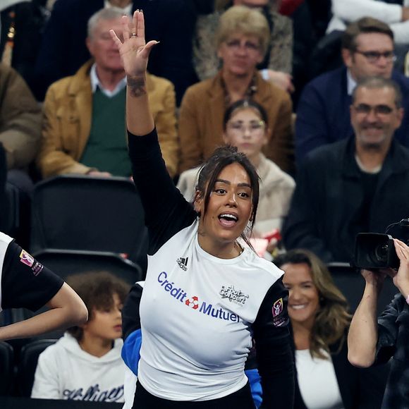 Amel Bent - Match de futsal lors de la nouvelle édition du Foot-Concert organisé par le Réseau A.Ma.N.D./Huntington Avenir à la LDLC Arena à Lyon le 11 Novembre 2024. © Dominique Jacovides/Bestimage
