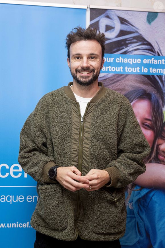 Tom Villa - Conférence de presse  pour la course des 10km d’UNICEF à Paris, le 6 novembre 2024. Parrainée par M.Lorphelin, cette course vise à collecter des fonds pour les programmes de nutrition infantile de l’UNICEF, le 2 mars 2025 au coeur du bois de Boulogne. 
© Pierre Perusseau / Bestimage