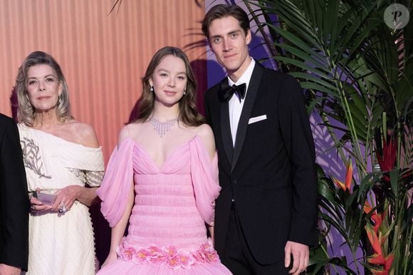 Ensemble, ils ont eu la princesse Alexandra de Hanovre

La Princesse Caroline de Hanovre, la Princesse Alexandra de Hanovre et Ben Sylvester Strautmann assistent au Bal de la Rose le 29 mars 2025 à Monte-Carlo, Monaco. Photo by David NIVIERE/ABACAPRESS.COM