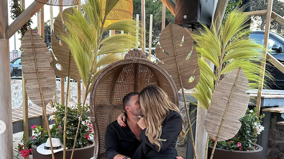 Cette ancienne personnalité télé attend son deuxième enfant avec son mari connu sur la Côte d'Azur de 12 ans son aîné