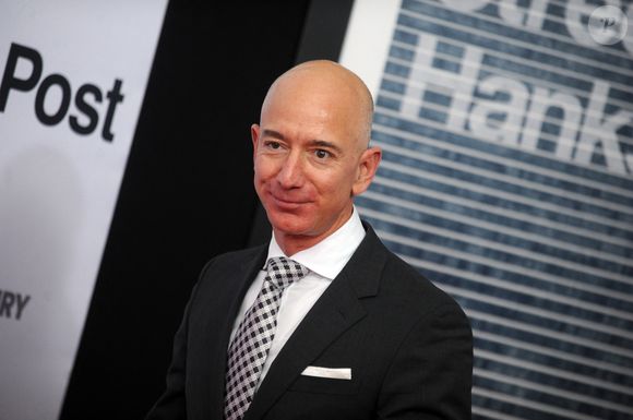 Géants des GAFA, Elon Musk, Mark Zuckerberg, Jeff Bezos sont désormais aussi puissants, et parfois plus, que certains États. 


Archive - Jeff Bezos