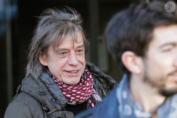 Jean Louis Aubert quitte l'hôtel qui abrite les artistes des Enfoires. Le 30e anniversaire du spectacle se tiendra à l'Arkea Arena. Bordeaux, France, 28 janvier 2019. Photo par Thibaud Moritz/ABACAPRESS.COM