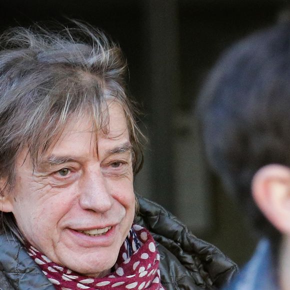 Jean Louis Aubert quitte l'hôtel qui abrite les artistes des Enfoires. Le 30e anniversaire du spectacle se tiendra à l'Arkea Arena. Bordeaux, France, 28 janvier 2019. Photo par Thibaud Moritz/ABACAPRESS.COM