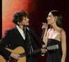 Entre une séance de lecture et des baignades sur des plages préservées, le couple semble avoir adopté à la lettre la devise de la légende du post :

Aliocha Schneider et sa compagne Charlotte Cardin - Cérémonie de la 40ème édition des Victoires de la Musique à la Seine Musicale à Boulogne-Billancourt, France, le 14 février 2025. © Coadic Guirec/Bestimage