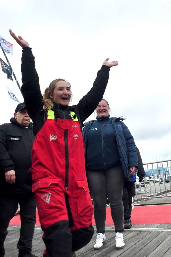 Pour son premier Vendée Globe, Violette Dorange a terminé en 23e position

La skipper française Violette Dorange célèbre sur son monocoque Imoca Devenir sa 25e place dans la 10e édition du Vendée Globe, course à la voile en monocoque autour du monde, aux Sables-d'Olonne, dans l'ouest de la France, le 9 février 2025. Photo by Franck Castel/ABACAPRESS.COM
