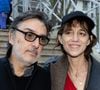 Charlotte Gainsbourg et Yvan Attal ont acheté une maison aux Baux-de-Provence

Yvan Attal et sa compagne Charlotte Gainsbourg - Inauguration de la passerelle Jane Birkin devant les 41-43 quai de Valmy à Paris. © Cyril Moreau / Bestimage