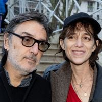 Yvan Attal et Charlotte Gainsbourg ont jeté leur dévolu sur une résidence secondaire au coeur des Alpilles, un village pittoresque prisé par les stars