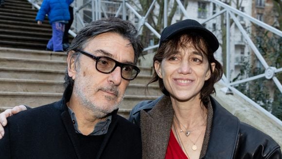 Yvan Attal et Charlotte Gainsbourg ont jeté leur dévolu sur une résidence secondaire au coeur des Alpilles, un village pittoresque prisé par les stars