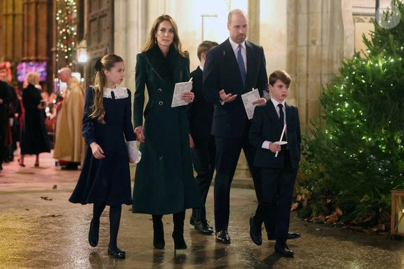 Le prince et la princesse de Galles partent avec leurs enfants, la princesse Charlotte, le prince George (obscurci) et le prince Louis, après le service de chants Together At Christmas à l'abbaye de Westminster à Londres. Date de la photo : Vendredi 5 décembre 2025. ... Chants de Noël Ensemble 2025 le 5 décembre 2025. Photo : Chris Jackson/PA Wire / ABACA
