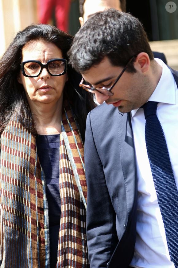 Les deux groupes ont scellé des licences exclusives d'une durée hallucinante de 50 ans pour chouchouter les parfums et la beauté de Bottega Veneta et Balenciaga.

Françoise Bettencourt-Meyers et son fils Nicolas Meyers - Jugements rendus des deux premiers procès de l'affaire dite Bettencourt pour trafic d'influence et abus de faiblesse sur la milliardaire Liliane Bettencourt. au tribunal de Bordeaux, le 28 mai 2015.