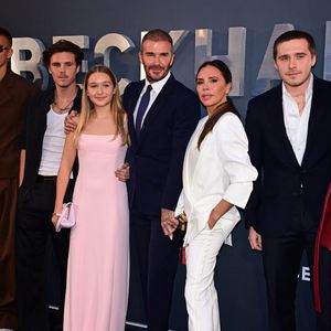 A la ville, les deux stars sont aussi sont aussi les heureux parents de quatre enfants : Brooklyn (1999), Roméo (2002), Cruz (2005) et Harper (2011). 

3 octobre 2023. La série documentaire de Netflix présente la première des épisodes 1 et 2 de BECKHAM(la famille au complet), au Cursor Mayfair, à Londres. ((Agence/Bestimage).