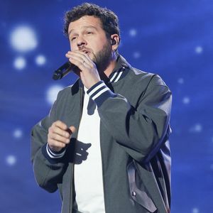 Exclusif - Claudio Capéo lors du concert du gala de Noël de l'association Tout le monde contre le cancer fête ses 20 ans diffusé le 24 décembre sur M6 à l'Adidas Aren Porte de la Chapelle à Paris, France, le 4 décembre 2025. © Coadic Guirec/Bestimage