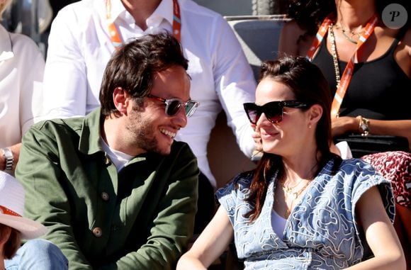 Vianney et sa femme Catherine Robert - Célébrités dans les tribunes des Internationaux de France de tennis de Roland Garros 2024 à Paris le 7 juin 2024.  © Jacovides-Moreau/Bestimage