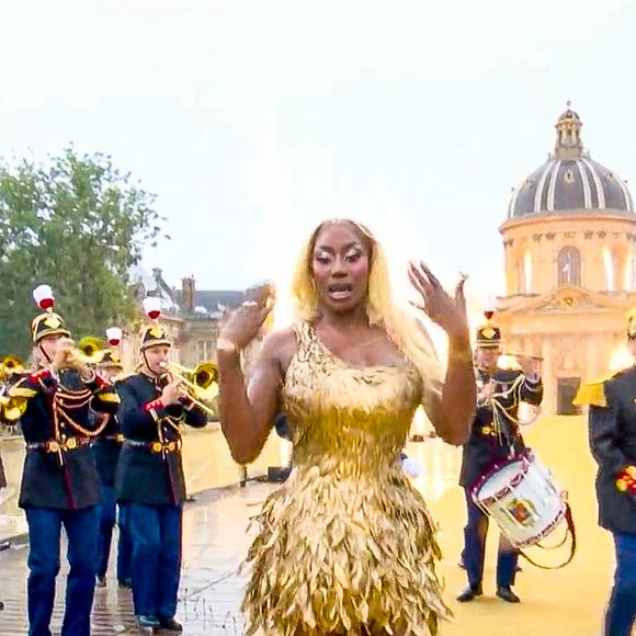 Aya Nakamura chante lors de la cérémonie d'ouverture des Jeux Olympiques (JO) de Paris 2024, à Paris, France, le 26 juillet 2024.