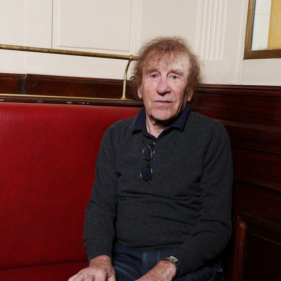 Alain Souchon lors de la 90ème édition au café Les Deux Magots, pour la causerie "L'esprit rive gauche selon A.Souchon", le 25 septembre 2023 à Paris. G.Boley est le lauréat de cette année pour son livre "A ma soeur et unique" (Ed. Grasset).  © Denis Guigenbourg / Bestimage