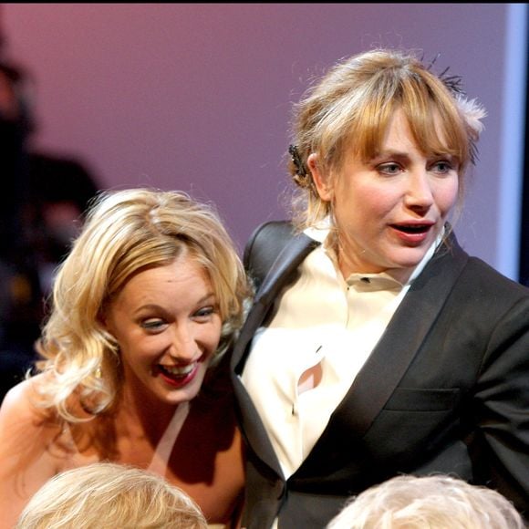 Ludivine Sagnier et Julie Depardieu à la 33ème cérémonie des César 2008 au Théâtre du Châtelet. Photo par Guillaume Gaffiot/Bestimage.