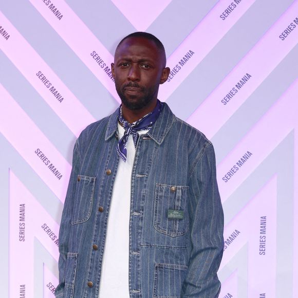 Et une star française en sait quelque chose. On apprend en effet que Thomas NGijol s'est rendu au Cameroun.

Thomas Ngijol,  la série EMPATHIE - Festival Series Mania à Lille, le 24 mars 2025. 
© Christophe Aubert via Bestimage