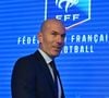 Zinédine Zidane prend les rênes de l'équipe de France, mais pas comme on pourrait l'imaginer. 

L'ancien international français de football Zinédine Zidane s'exprime lors d'une conférence de presse visant à le présenter comme le nouveau sélectionneur de l'équipe de France, au siège de la Fédération française de football (FFF) à Paris. © Christian Liewig/Bestimage