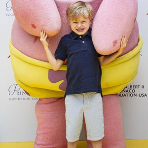 Le Prince Albert II de Monaco, ses enfants Gabriella et Jacques de Monaco posent le long du tapis jaune pour célébrer le 20e anniversaire de 'Bob l'éponge et les Pantoufles' lors du 59e Festival de la Télévision de Monte Carlo, qui s'est tenu au Grimaldi Forum. Monaco le 16 juin 2019. Photo Marco Piovanotto/ABACAPRESS.COM