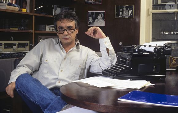 Archives - En France, à Paris, Michel Sardou chez lui en novembre 1985.

Michel Ristroph via Bestimage