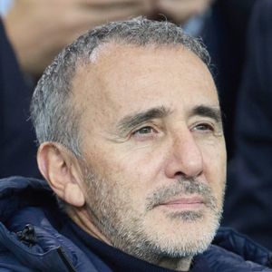 Elie Semoun dans les tribunes lors du match de Ligue Des Champions (LDC) "PSG - PSV Eindhoven (1-1)" au Parc des Princes à Paris, le 22 octobre 2024.