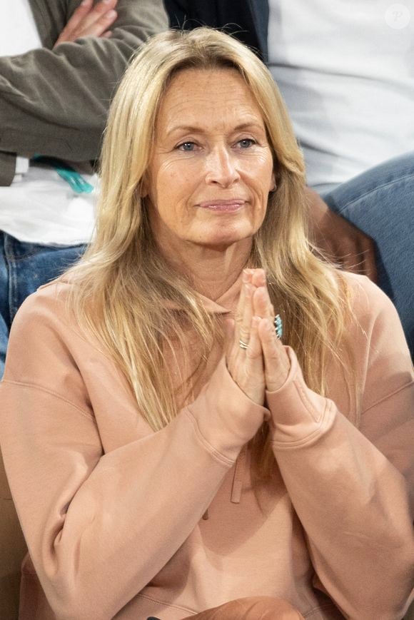 Estelle Lefébure dans les tribunes lors des Internationaux de France de Tennis de Roland Garros 2025, à Paris, France, le 5 juin 2025. 
Photo par Jacovides-Moreau/Bestimage