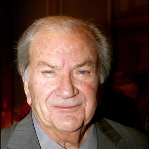 Il aurait célébré ses 100 ans en février dernier et voilà 13 ans déjà que le maladie l'a emporté un 15 septembre. 

Archives - Pierre Mondy - Déjeuner des 25 ans de Château Saint Pierre - la famille Triaud (propriétaire de l’appellation Saint Julien) a fêté ses 25 ans à la tête du Château Saint Pierre @RINDOFF-GUIREC / BESTIMAGE