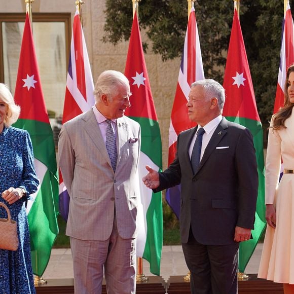 Le peuple jordanien s'est certainement inquiété pour son souverain : le roi Abdallah II.  

La visite royale du Prince de Galles et de la Duchesse de Cornouailles en Jordanie intervient en cette année qui marque le centenaire des relations diplomatiques entre les deux pays Visite du prince Charles, prince de Galles, et de Camilla Parker Bowles, duchesse de Cornouailles, en Jordanie, accueillis par le roi Abdallah Ii et la reine Rania de Jordanie, pour marquer le le centenaire des relations diplomatiques entre les deux pays. Amman. (RHC via Bestimage).