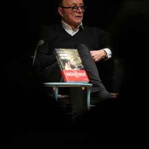 Le journaliste Guillaume Durand à la Station Ausone-Mollat à Bordeaux, France, le 10 janvier 2022, pour la présentation de son livre "Déjeunons sur l'herbe" (Prix Renaudot de l'essai 2022). © Jean-Marc Lhomer/Bestimage