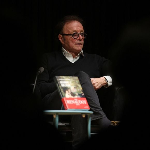 Le journaliste Guillaume Durand à la Station Ausone-Mollat à Bordeaux, France, le 10 janvier 2022, pour la présentation de son livre "Déjeunons sur l'herbe" (Prix Renaudot de l'essai 2022). © Jean-Marc Lhomer/Bestimage