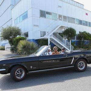 Il l'avait immortalisé avec son père Jean-Paul Belmondo notamment à bord de sa fameuse Mustang. 

Exclusif - Charles Gérard, Jean-Paul et Paul Belmondo - Tournage du documentaire produit par Cyril Viguier et Paul Belmondo sur son père Jean-Paul "Belmondo par Belmondo" aux studios de la Victorine à Nice. Le 3 juin 2014 © Frederic Nebinger / Bestimage