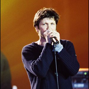 Pour l'heure, Bertrand Cantat demeure présumé innocent dans le suicide de son ex-femme.

Archives - Bertrand Cantat à la 17e Cérémonie des Victoires de la Musique en 2002. 

Photo : Agence / Bestimage