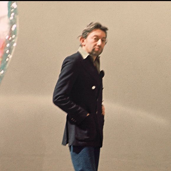 Serge Gainsbourg sur un plateau de télévision. © Agence / Bestimage