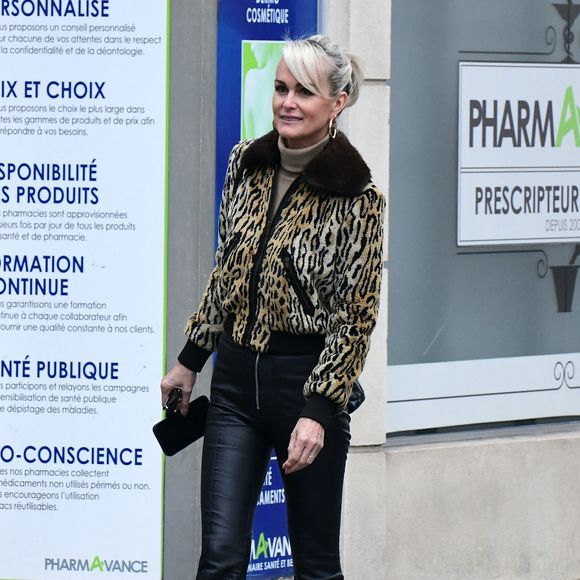 Exclusif - Laeticia Hallyday est allée au studio Guillaume Tell à Suresnes, le studio où Johnny enregistrait, avant d'aller à l'hôtel Costes à Paris le 16 novembre 2021. Sur place, elle a assisté à l'enregistrement du single de la gagnante du concours organisé par Laeticia Hallyday et Warner Music, Agathe Roberts. Cette dernière s'est produite sur la scène de l'Accor Arena lors du concert-hommage à Johnny Hallyday, le 14 septembre 2021.  

© Agence / Bestimage