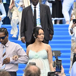 Rihanna, enceinte, et son compagnon A$AP Rocky (ASAP) aux arrivées et au photocall de la première du film Les Schtroumpfs au Mont des Arts à Bruxelles, Belgique, le 28 juin 2025. © Jan De Meuleneir/Photonews/Bestimage