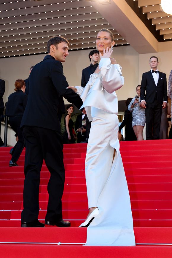 Anwar Hadid et sa soeur Bella - Montée des marches du film " Garance " lors du 79ème Festival International du Film de Cannes, le 17 mai 2026. © Jacovides-Moreau / Bestimage