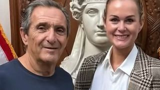 Laeticia Hallyday et son amoureux, le milliardaire Serge Varsano, aperçus à Paris pour "un ultime dîner"