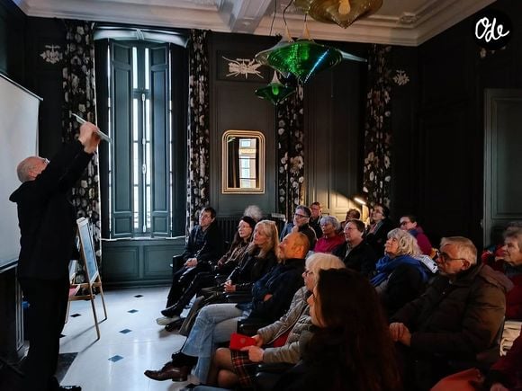 L’établissement dispose également d’un salon-bar, d’une cour intérieure et d’espaces pour les réceptions et séminaires, avec la possibilité d’y développer une activité de restauration gastronomique. 

L’hôtel particulier Loysel Le Gaucher mis en vente.