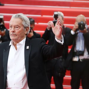 Alain Delon - Montée des marches du film "A Hidden Life" lors du 72ème Festival International du Film de Cannes, le 19 mai 
2019. © Denis Guignebourg/Bestimage