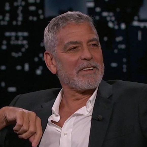Rande Gerber s’est notamment fait connaître dans les affaires en cofondant la marque de tequila Casamigos avec son ami George Clooney.

Jimmy Kimmel célèbre le 20ème anniversaire de son émission avec George Clooney, Snoop Dogg et Coldplay, qui étaient tous invités à sa toute première émission en 2003.

Backgrid UK/ Bestimage